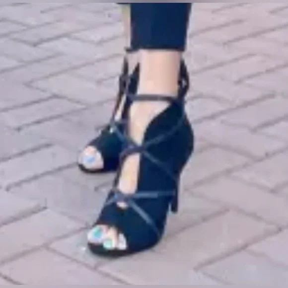 *NEW* Journee Collection Samara Bootie Black Size: 6 - Picture 12 of 14